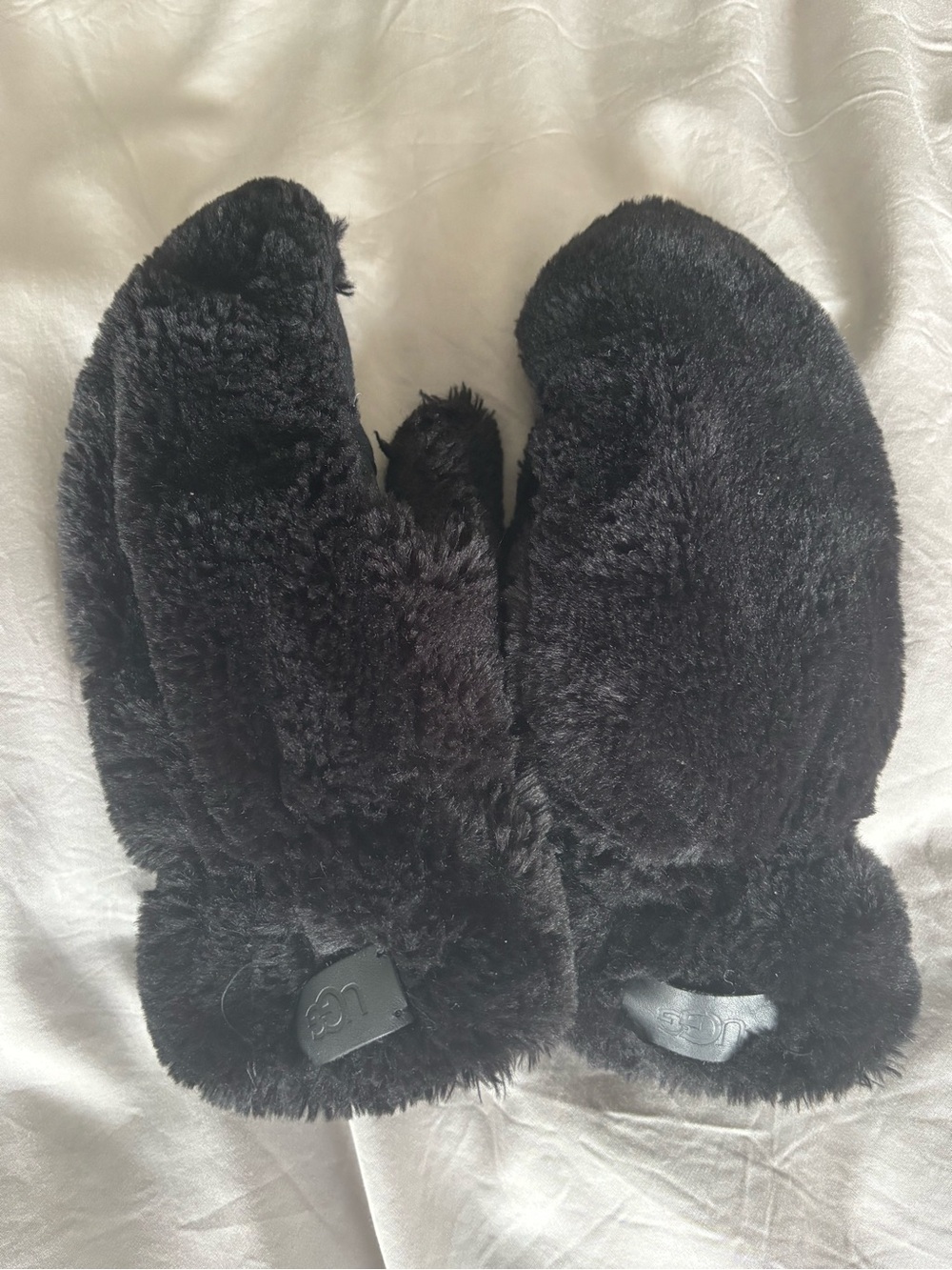 UGG MITTENS